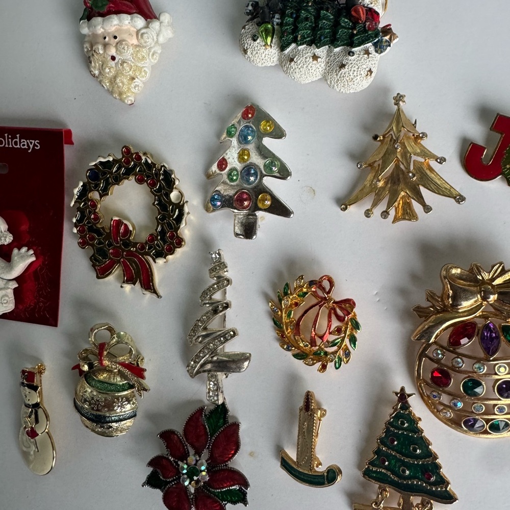 Christmas Holiday Winter Vintage to Now Brooch Jewelry Lot Craft Supplies - Picture 3 of 10